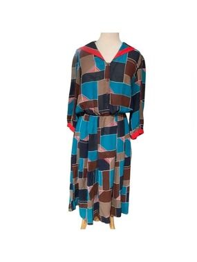 Vintage 70’s volup long sleeved midi dress with multi colored pattern size 16